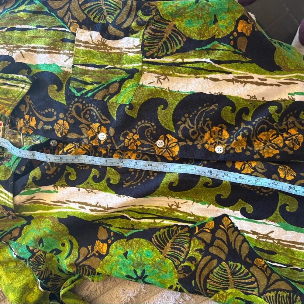 Vintage Hawaiian button up shirt - Picture 9 of 9
